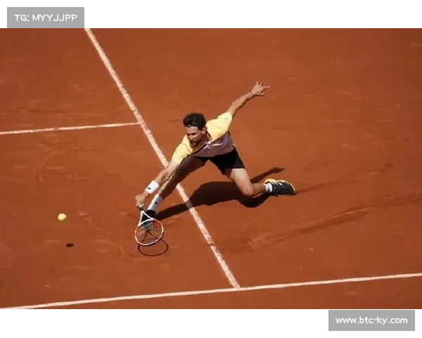 球员装备引入新型红土战靴，抓地力与滑步平衡优化